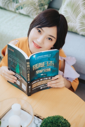 周洲的近照